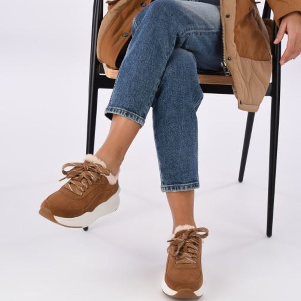 UGG Wedge Sneaker Fur Lined Size 7